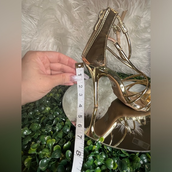 Forever Gold Passion Heels - Picture 4 of 9